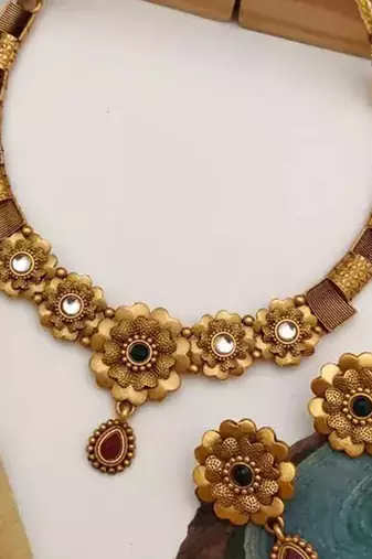 GOLD TONE ETHNIC CHOKER STONES STUDDED NECKLACE SET FOR WOMEN
