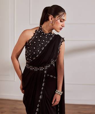 Black predraped saree set with belt 3