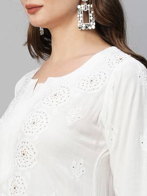 Hand Embroidered White Muslin Lucknowi Chikankari Straight Kurta With Muqaish Work For Women 2