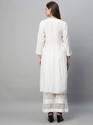 Hand Embroidered White Muslin Lucknowi Chikankari Straight Kurta With Muqaish Work For Women 3