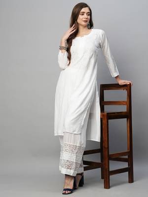 Hand Embroidered White Muslin Lucknowi Chikankari Straight Kurta With Muqaish Work For Women 5