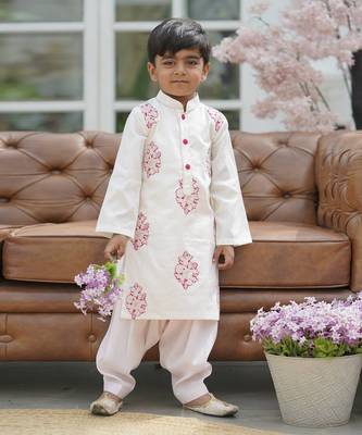 white Kurta and Pink Salwar 1