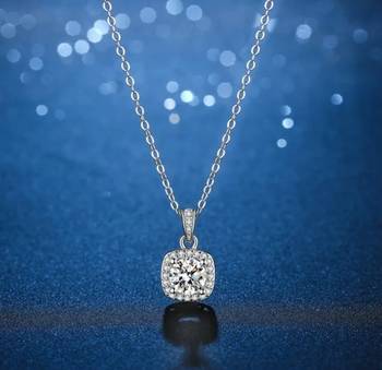 V Fashio Jewellery -Stylish High Quality Pendant Necklace Chain For Women & Girls 1