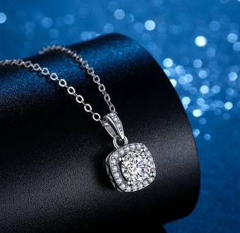V Fashio Jewellery -Stylish High Quality Pendant Necklace Chain For Women & Girls 2
