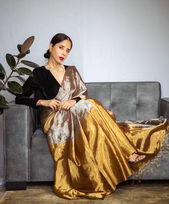 Dark gold handwoven saree set 2