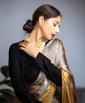 Dark gold handwoven saree set 3