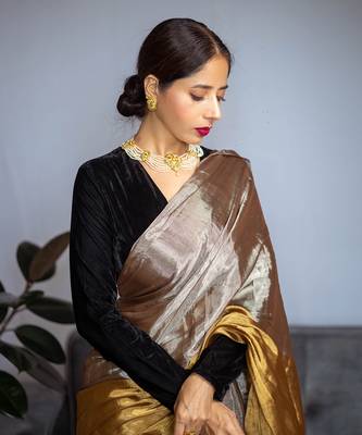 Dark gold handwoven saree set 4