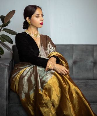Dark gold handwoven saree set 5