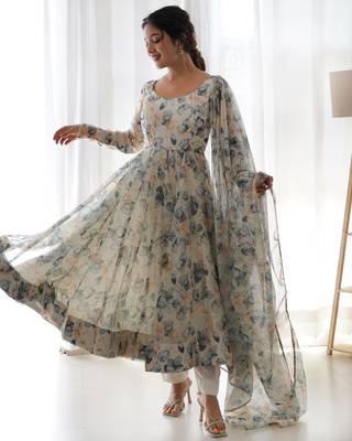 Pure Soft Organza Silk Fabric Fully Flair Fish Cut Pattern And Canvas Patta With Dupatta And Pent 3