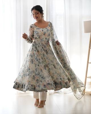 Pure Soft Organza Silk Fabric Fully Flair Fish Cut Pattern And Canvas Patta With Dupatta And Pent 4