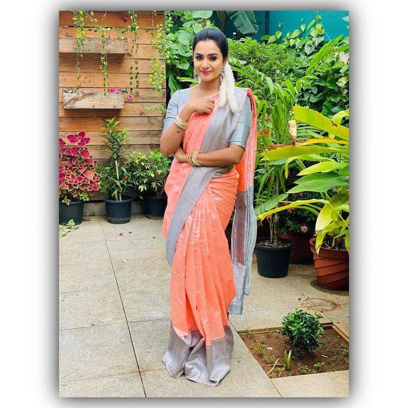 PEACH UNIQUE PRETTY JACQUARD SAREE