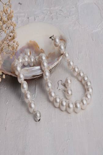Empress pearl set