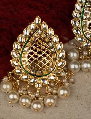 Classiques Leaf and Pearl Gold Danglers 3
