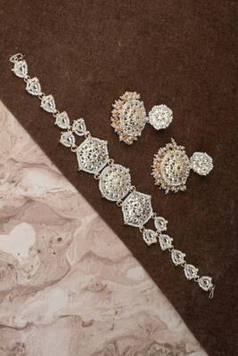 Festive Kundan Gold Plated Sheeshphool Set with Earrings 2