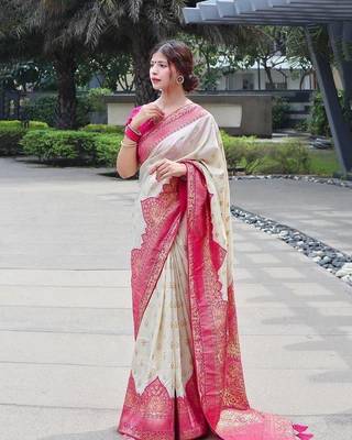 OFF WHITE ADORABLE JACQUARD SAREE 3