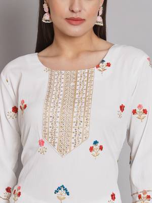  embroiderd flared anarkali kurta with trouser and dupatta 3