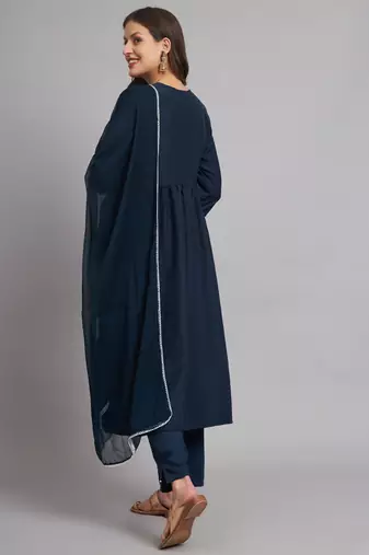  women flared kurta, pant and dupatta set silk blend