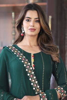 Women's Rayon Printed Green Ethnic Festive Wear A-Line Embroidered Kurti With Pant & Embroidered Lace Dupatta Set 5