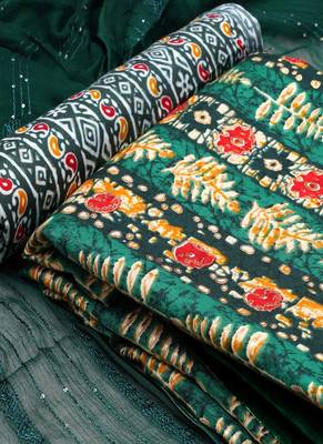 Green Indo Foil Print Suit With Crosset Dupatta 3