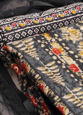 Black Indo Foil Print Suit With Crosset Dupatta 3