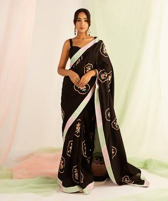 Black embroidered handcrafted saree set 1