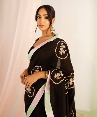 Black embroidered handcrafted saree set 4