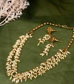 Delicate Pearl Necklace Set