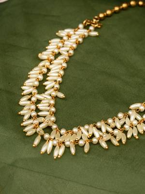 Delicate Pearl Necklace Set 3