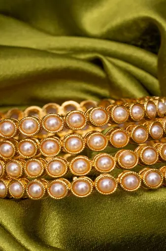 Set of 4 Gold-Plated Pearl Bangles