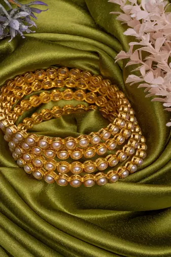 Set of 4 Gold-Plated Pearl Bangles