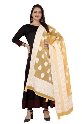 DesiButik Silk Dupatta with Zari Work 36*102 inches