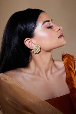 Full-sized Studs with Pearl Detailings 3