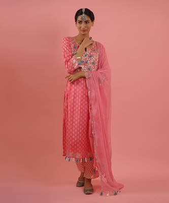 Mahruk pink printed gota work kurta set 1