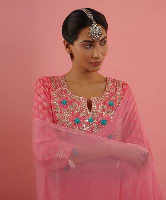 Mahruk pink printed gota work kurta set 5