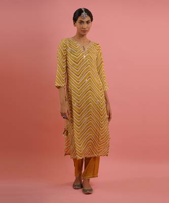 Mahruk yellow printed kurta set 1