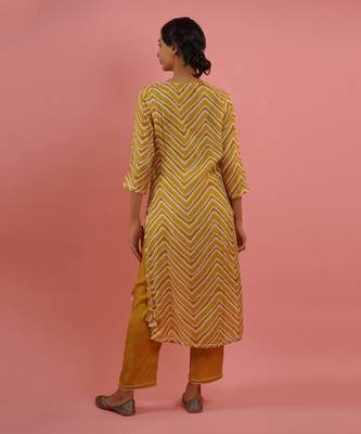Mahruk yellow printed kurta set 4