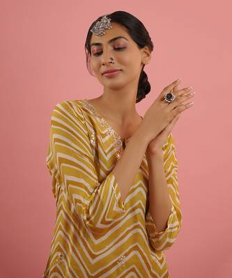 Mahruk yellow printed kurta set 5