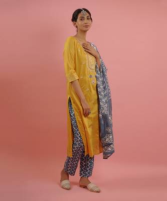 Mahruk yellow embroidered kurta set 3