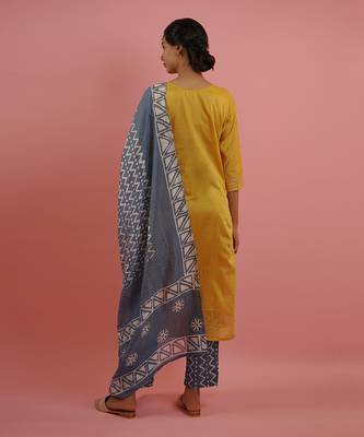 Mahruk yellow embroidered kurta set 4