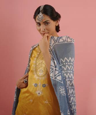 Mahruk yellow embroidered kurta set 5