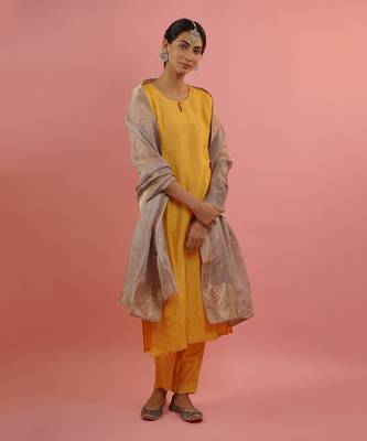 Mahruk yellow and grey silk kurta set 2
