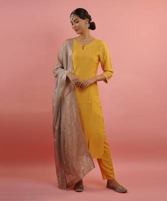 Mahruk yellow and grey silk kurta set 3