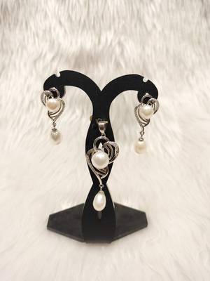 Mannat raj pearls & jewellers natural fresh water pearls hyderabadi pearls unique designer pendant set 1