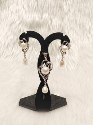 Mannat raj pearls & jewellers natural fresh water pearls hyderabadi pearls unique designer pendant set 1