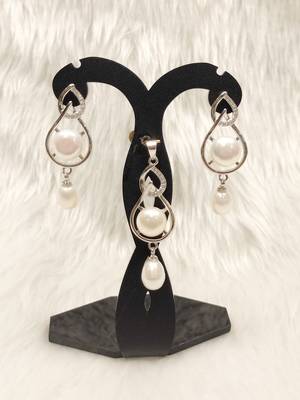 Mannat raj pearls & jewellers natural fresh water pearls hyderabadi pearls unique designer pendant set 1