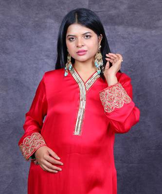Red gajji silk embroidered kurta set 4