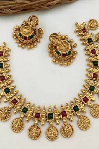 Alyesha Latest Stylish Choker Traditional Necklace Jewellery Set for Women