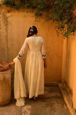 Embroidered round neck kurta with dupatta 3