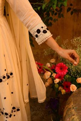 Embroidered round neck kurta with dupatta 4