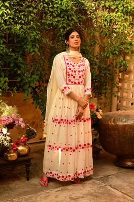 Embroidered round neck kurta with dupatta 1